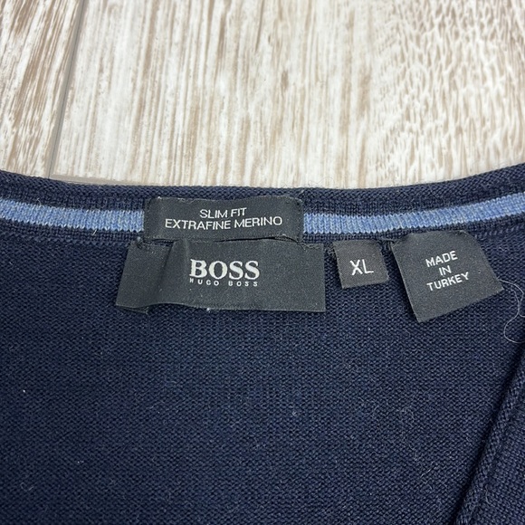 Beautiful Hugo Boss merino wool sweater size XL - Picture 2 of 4